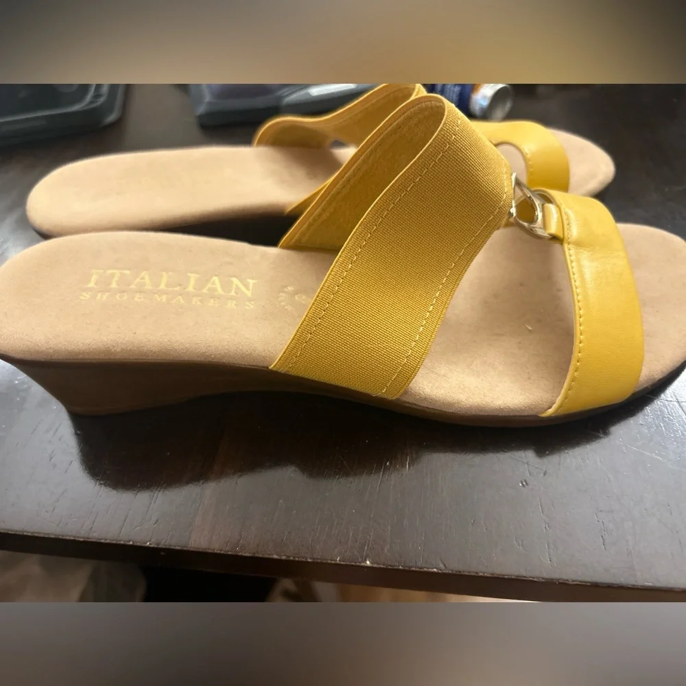 Women’s Size 10 Italian Shoemakers Sandals - Picture 5 of 5